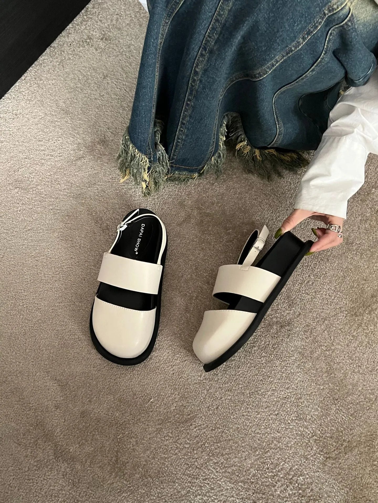Korean retro sandals with closed toe design and adjustable ankle strap buckle