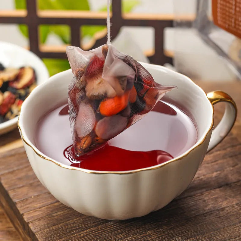 A bag of ginseng and black wolfberry tea containing 40 individual 5g sachets.