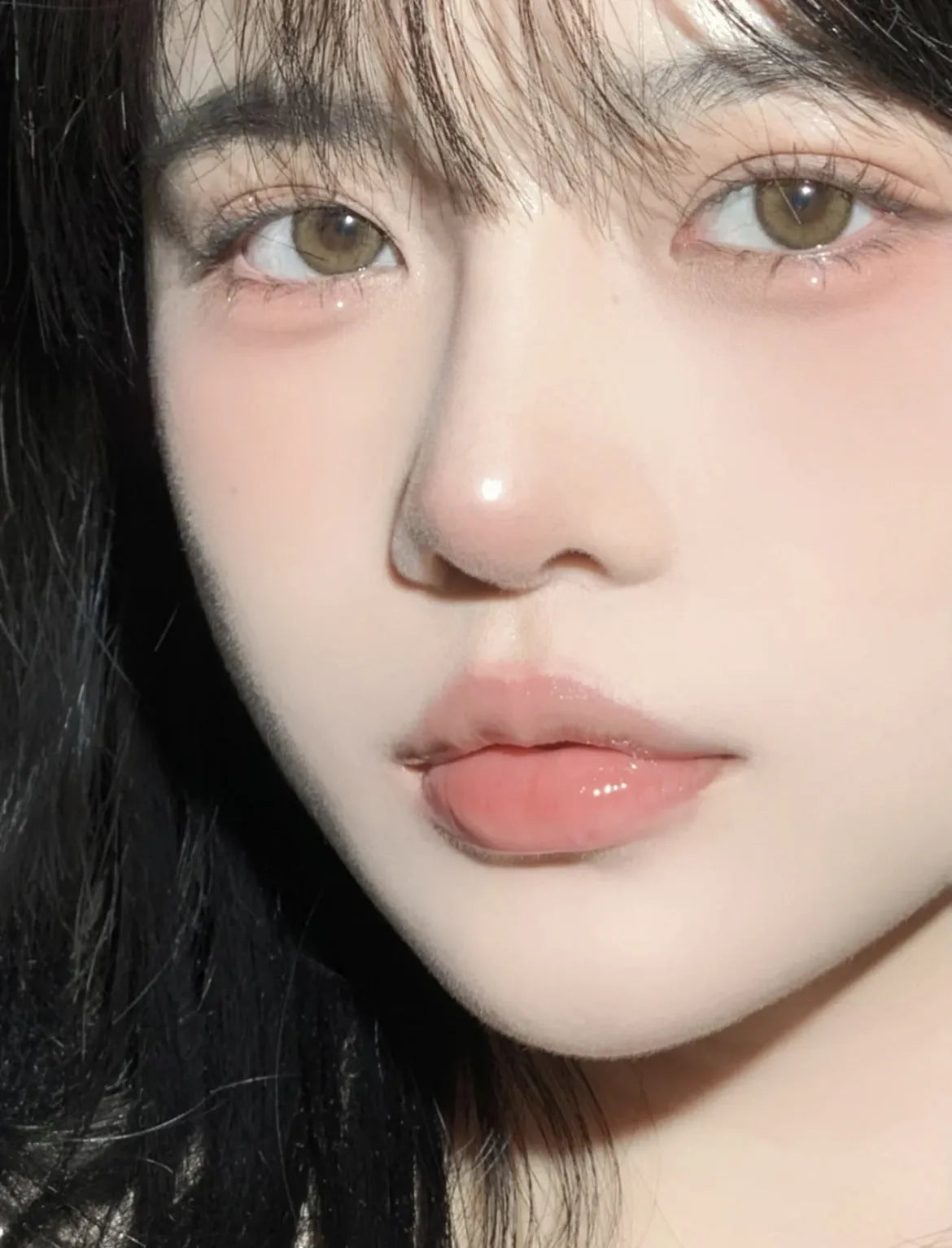 Moisturising honey lip gloss base with transparent custard and jelly options for universal skin type