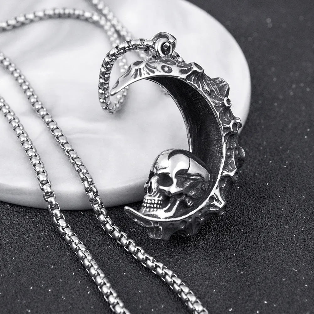 Men's silver stainless steel skull necklace with alloy pendant in sports style