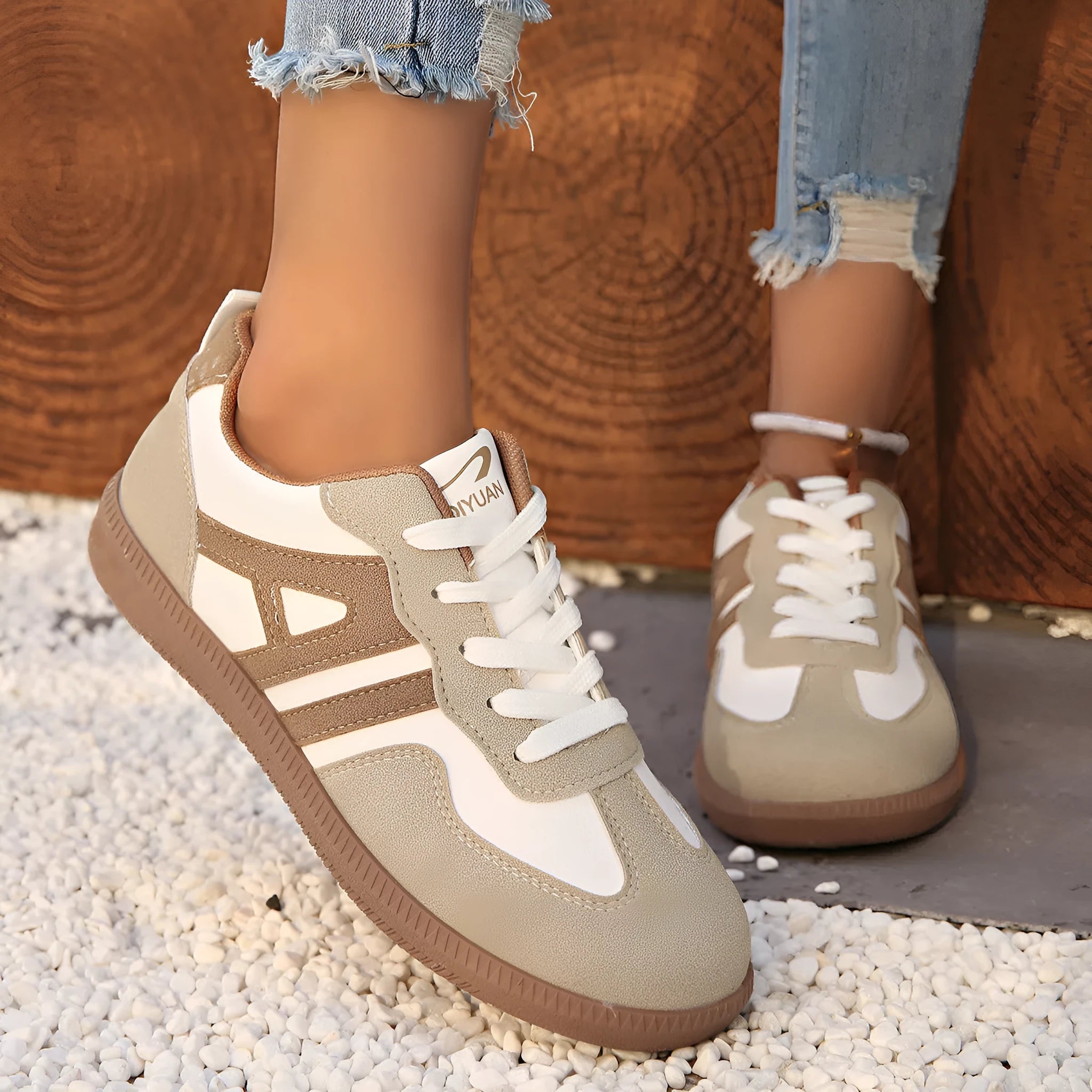 Women's retro colour matching jogging shoes with lace-up front and platform heel