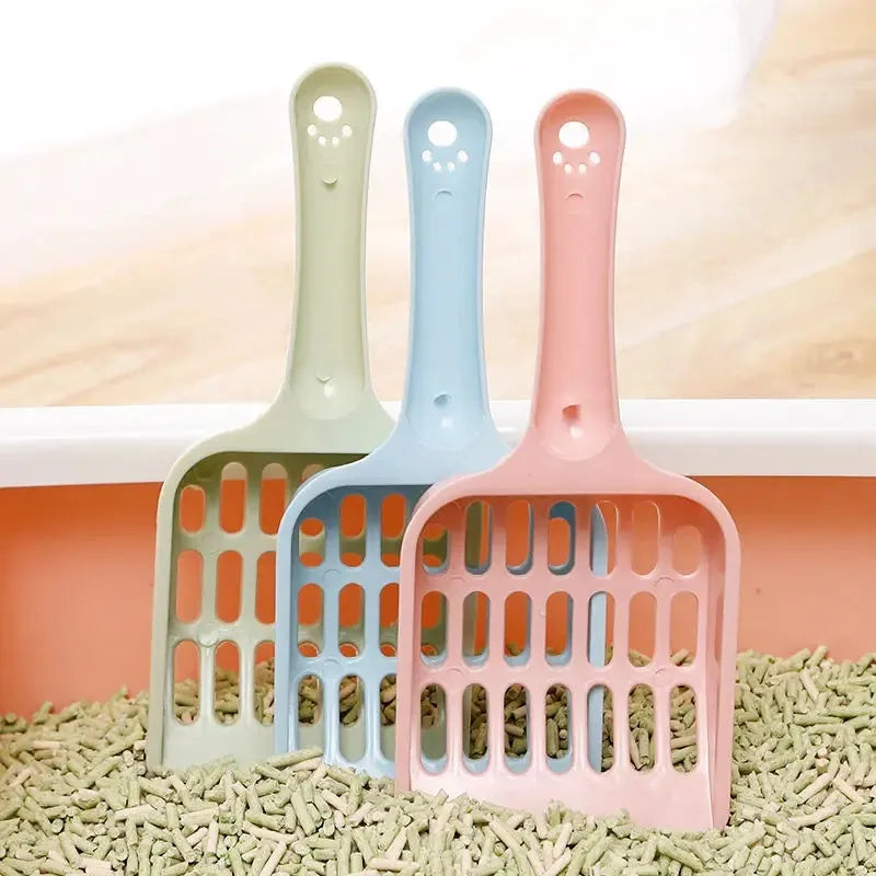 Plastic cat litter scoop in blue, green or pink, showing 20cm length.