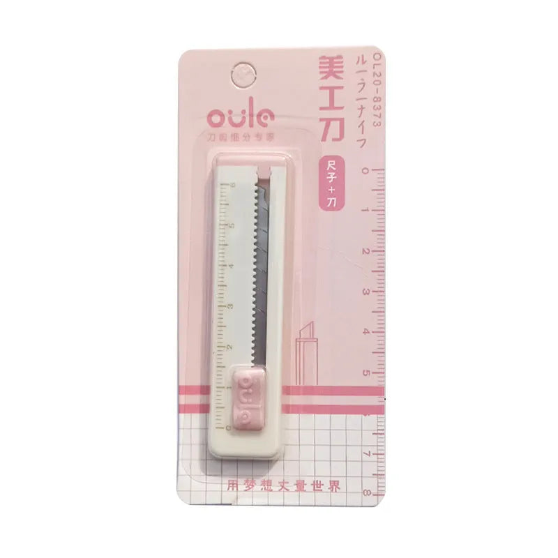 Small art knife in five colours: blue, khaki, orange, pink, purple, measuring 7.2cm.