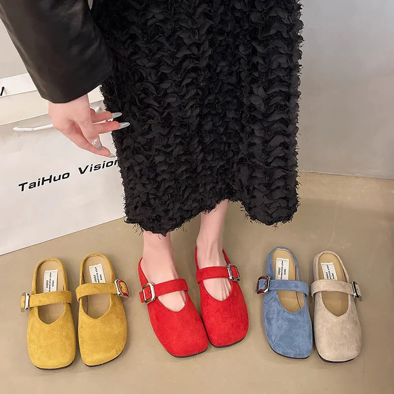 Women's flat closed toe slippers with square head design in PU material and rubber sole