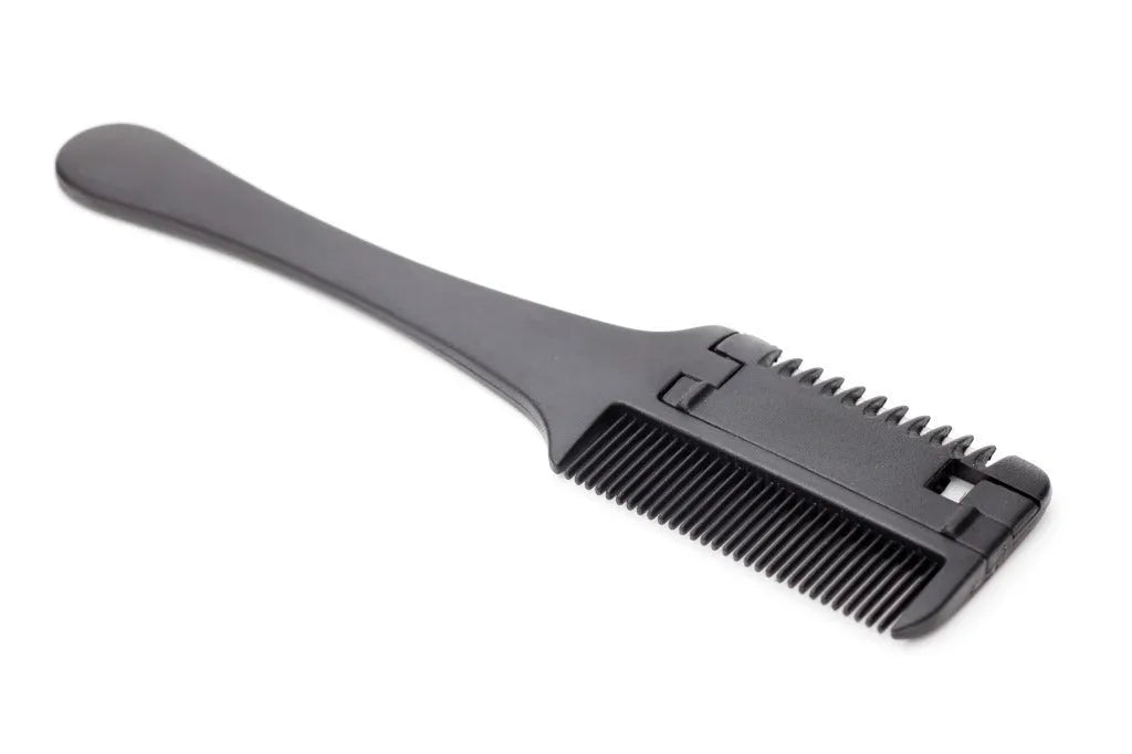 Razor comb for dogs and cats showing comb teeth and trimming blade, with pack of 10 spare blades.