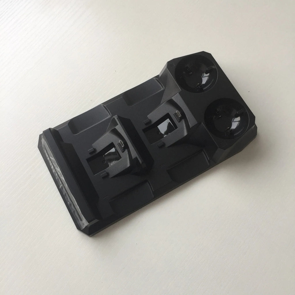 PS4 multifunctional handle charger in black with four slots for PS4 and PSmove controllers and Micro USB cable