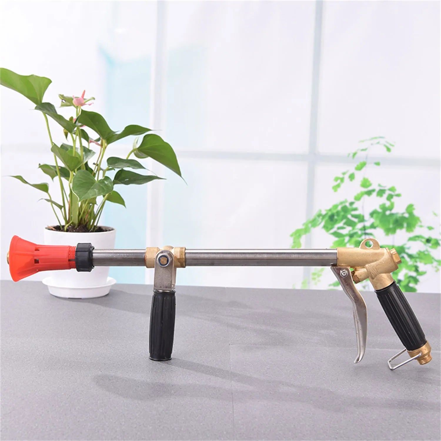 Agricultural spray gun for pesticide spraying with submachine gun design
