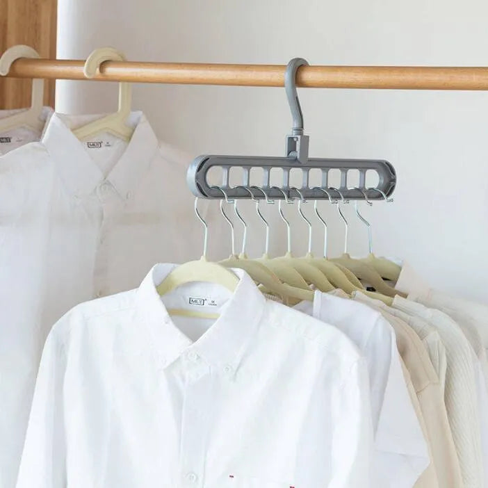 Plastic clothes hanger with rotating hook in pink colour