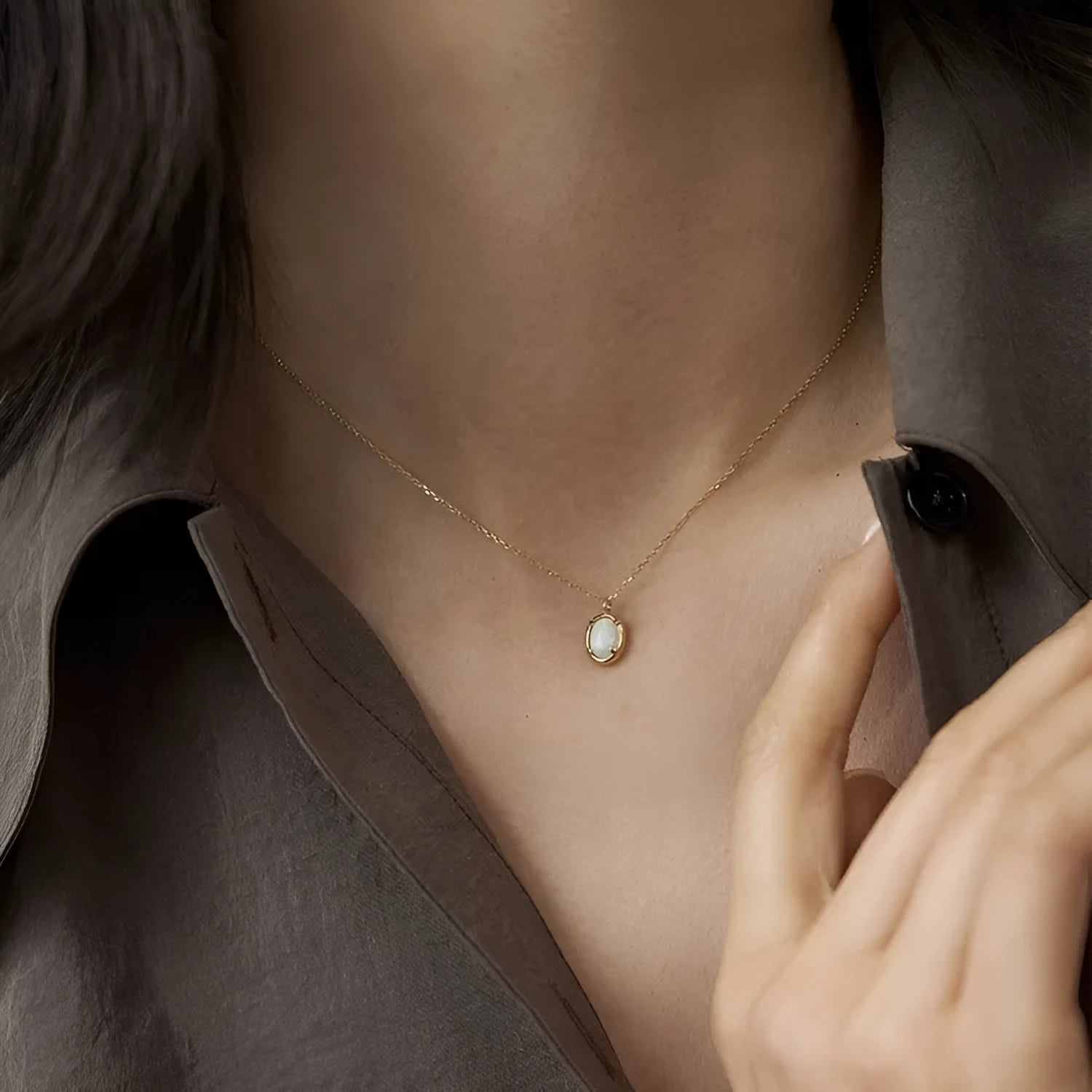 S925 sterling silver pendant necklace with jelly opal gemstone in geometric oval design
