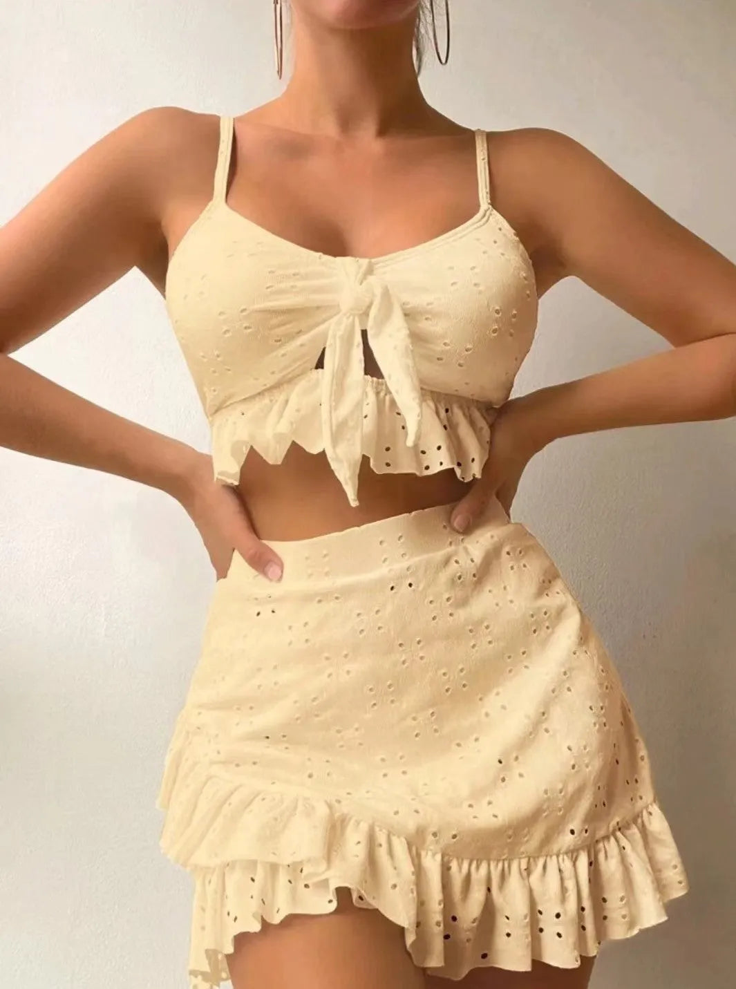 Women's split hip skirt three-piece bikini swimsuit in polyester fabric