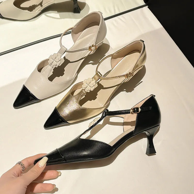 Women's floral stiletto heel shoes with pointed toe and buckle decoration in black colour