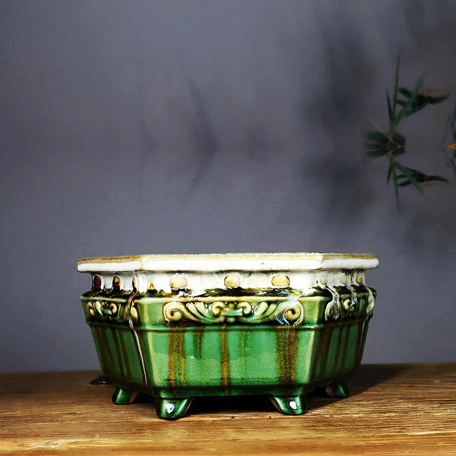Glazed ceramic drum nail desktop flower pot in emerald green with Zhonglan floral pattern