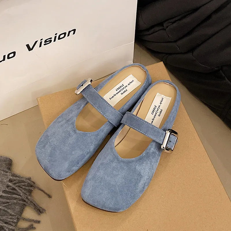 Women's flat closed toe slippers with square head design in PU material and rubber sole