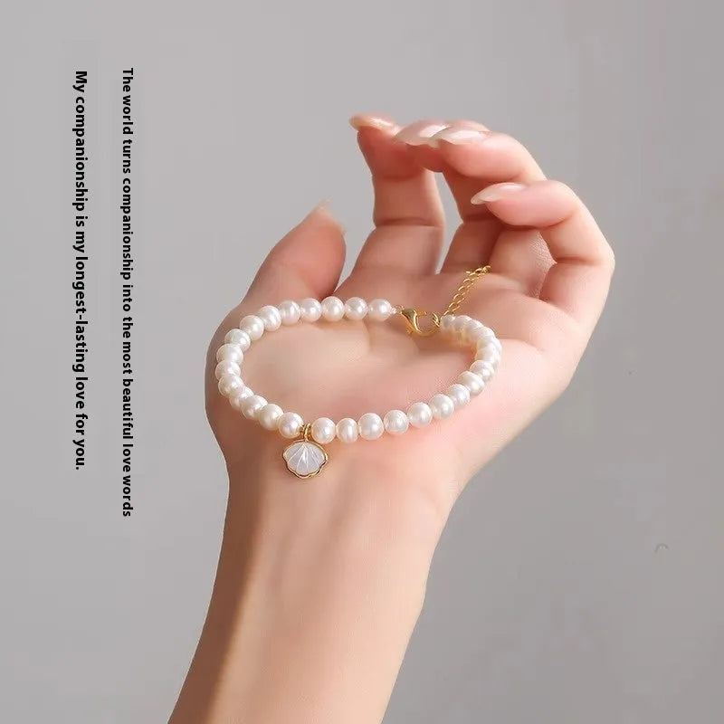 Women's freshwater pearl bracelet with fan-shaped pearl arrangement and alloy clasp