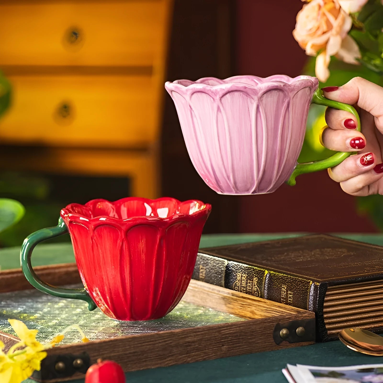 Ceramic breakfast cup with pastoral floral pattern design, 500ml capacity