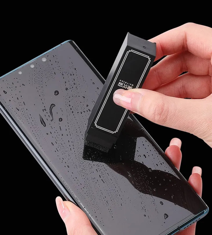 40 disposable screen cleaner sheets for mobile phones in black storage pouch