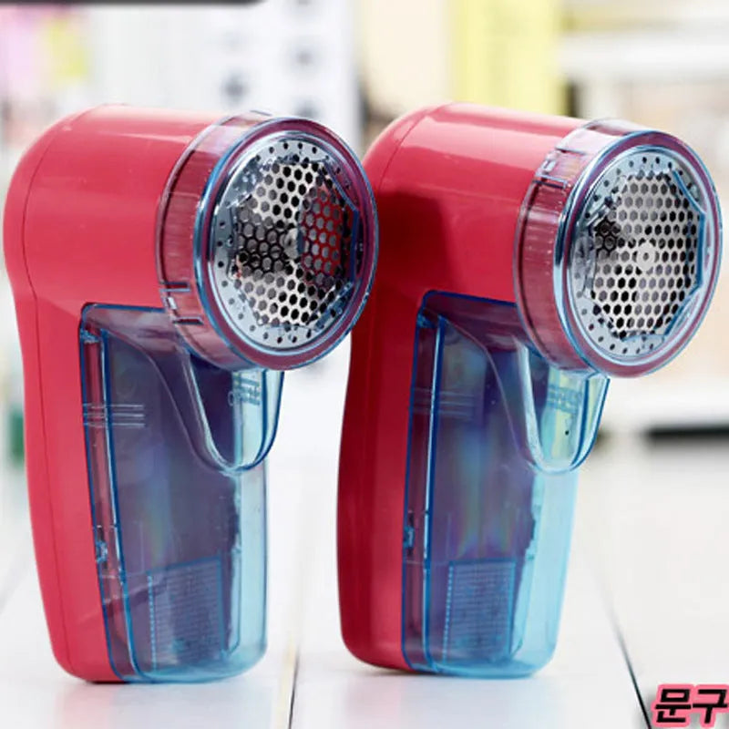 Portable electric clothing lint remover device with compact design for sweater maintenance
