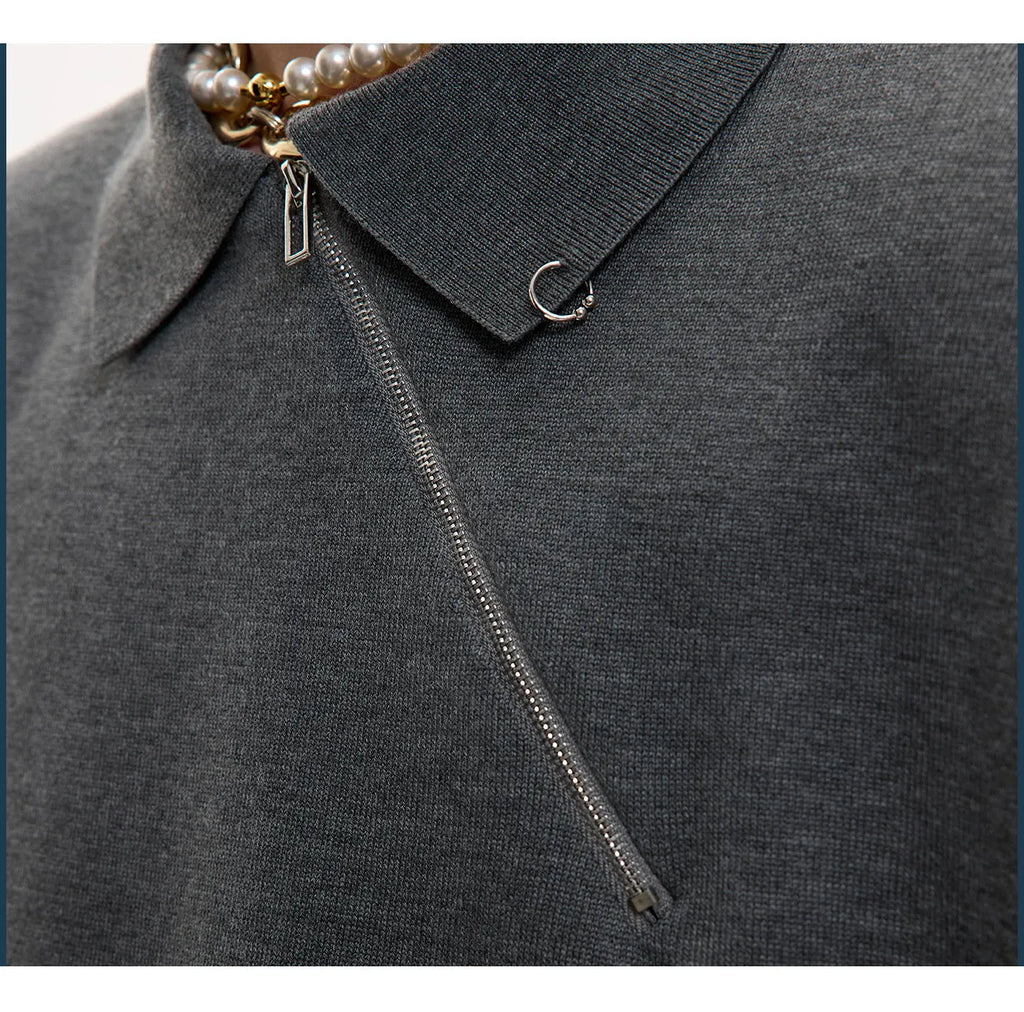 Men's slim-fit polo shirt with oblique zipper and lapel collar in solid colour