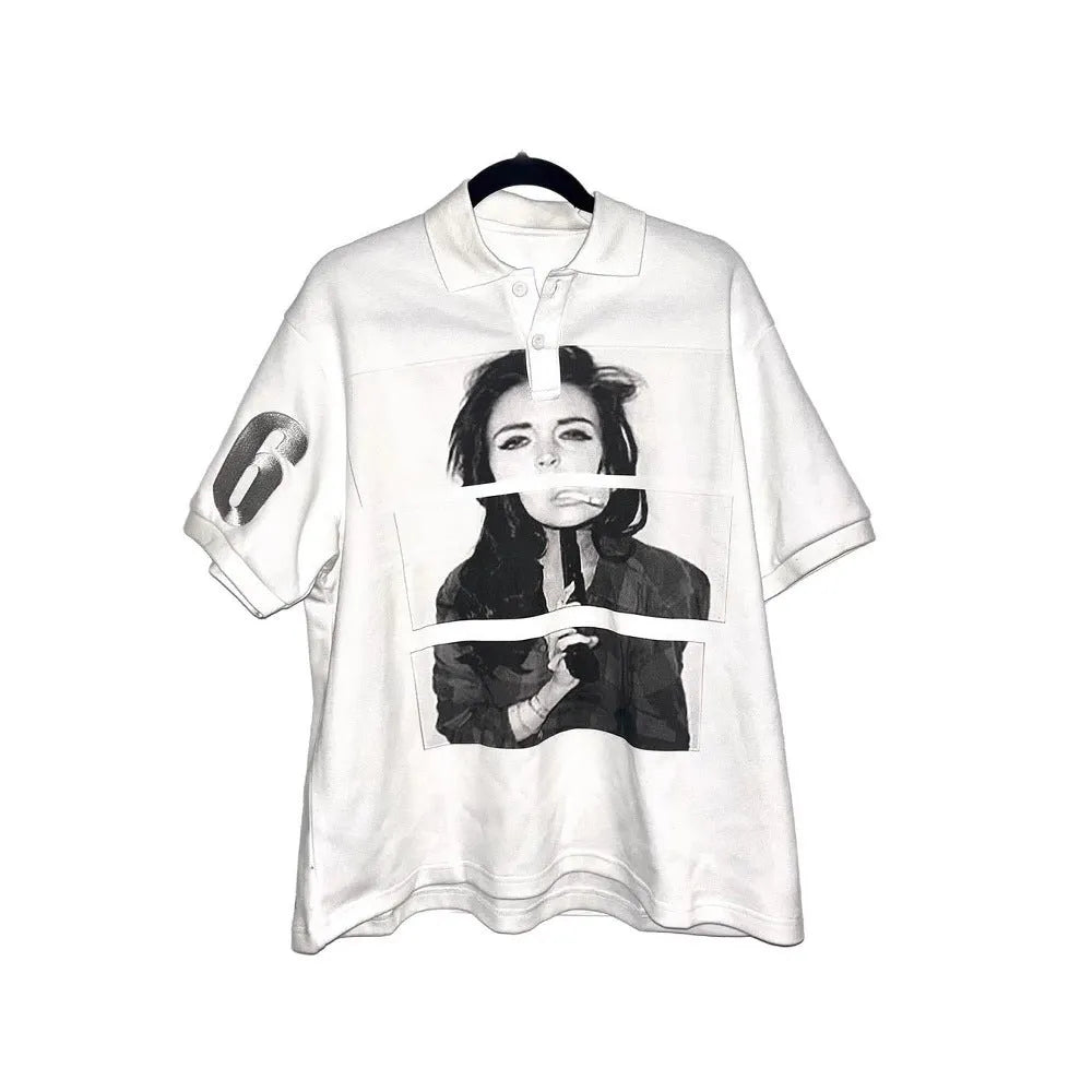 Short-sleeved polyester polo shirt with a printed pattern in a straight cut.
