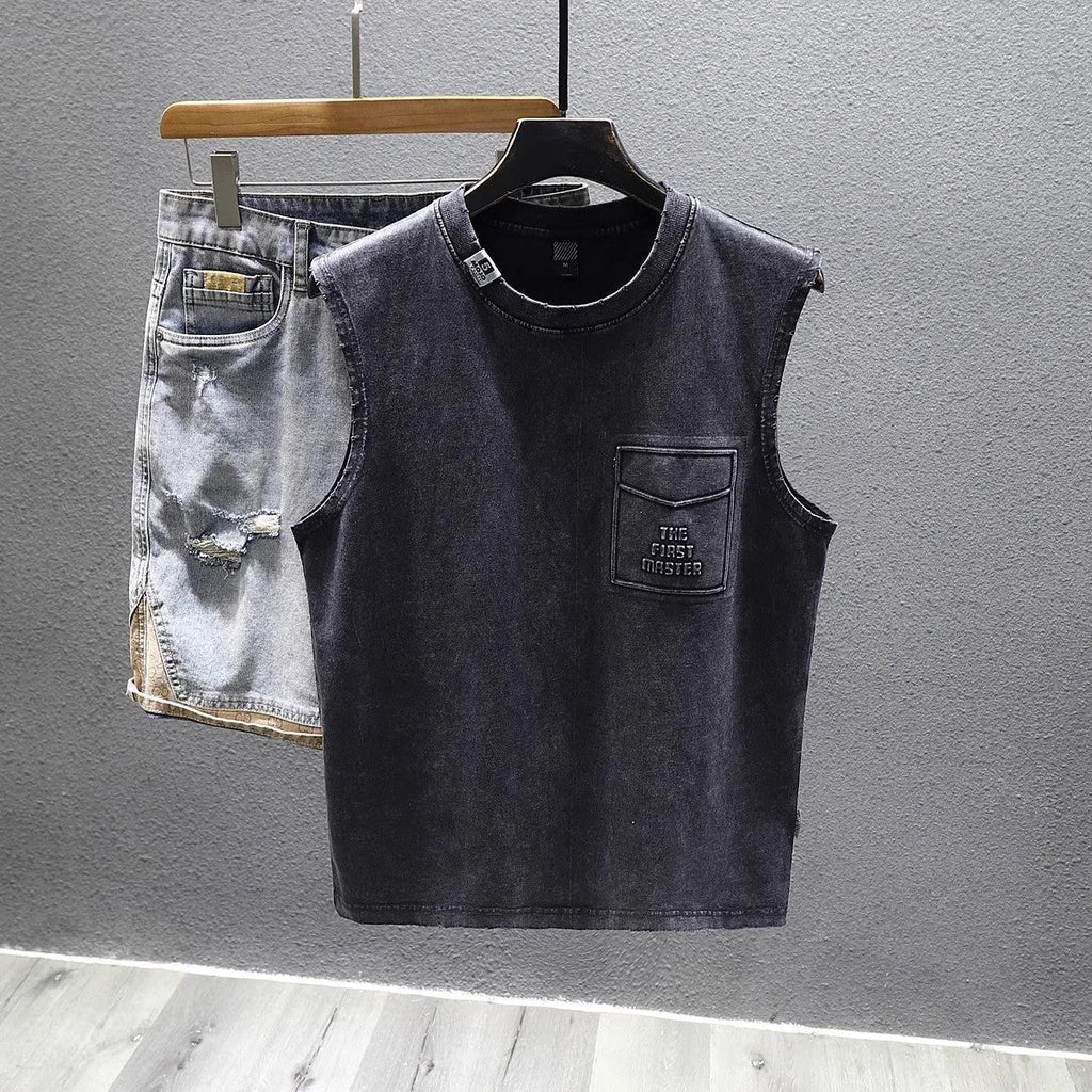 Solid colour loose fitness sleeveless cotton t-shirt in white or black with straight hem design
