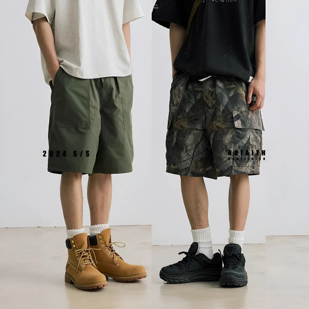 Man wearing loose straight-leg denim shorts with an elastic waistband in army green colour.