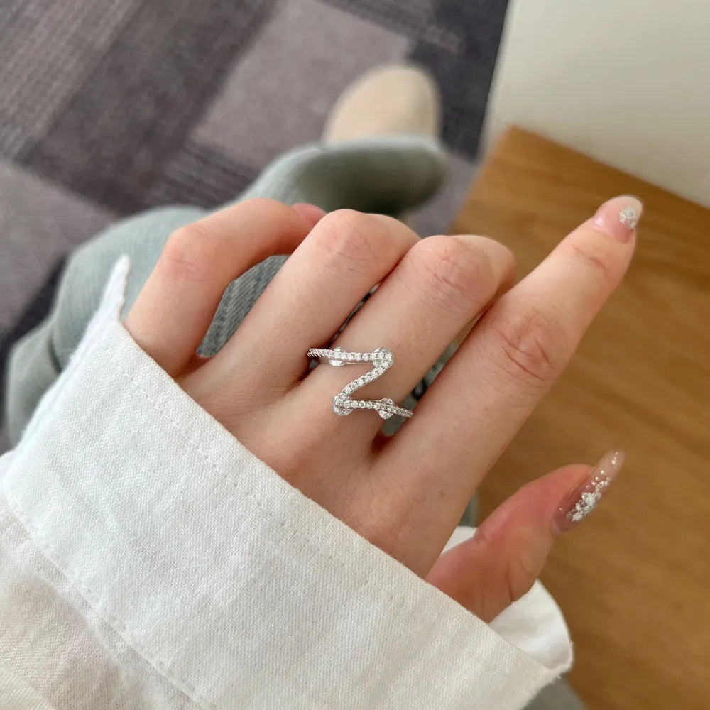 S925 sterling silver ring heart shaped geometric design with refined zircon electroplated platinum white diamond