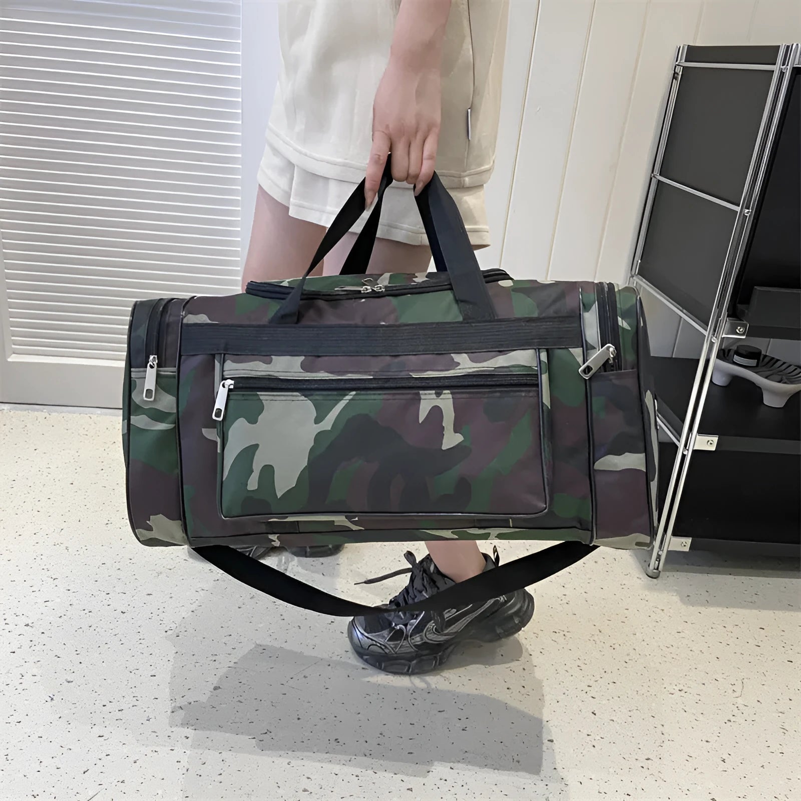 Camouflage waterproof fabric luggage bag with under 20L capacity and striped polyester lining
