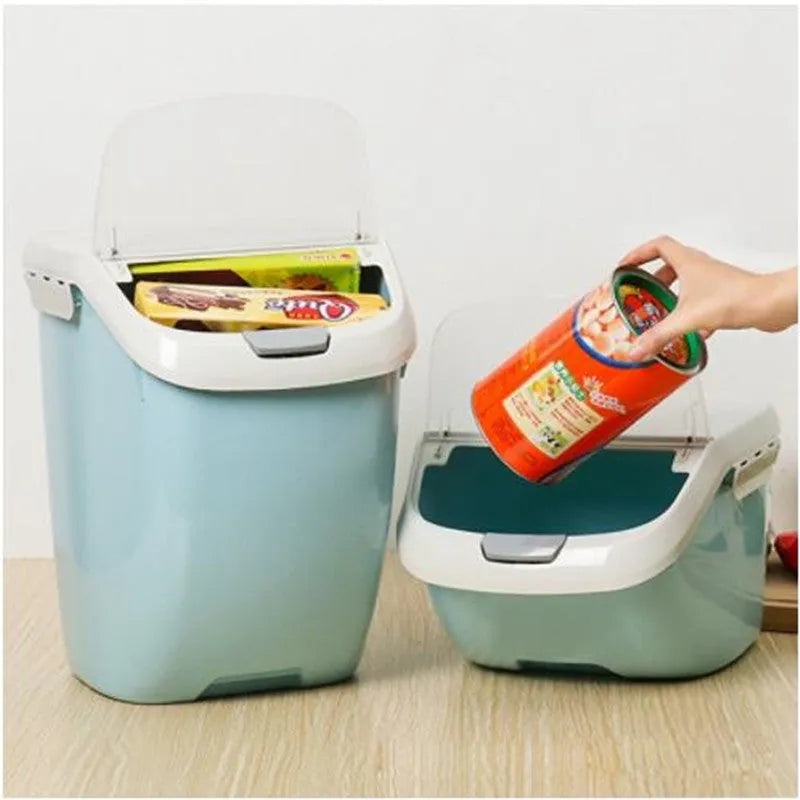 Grey sealed moisture-proof plastic pet food bucket with lid, size S, holding dry kibble