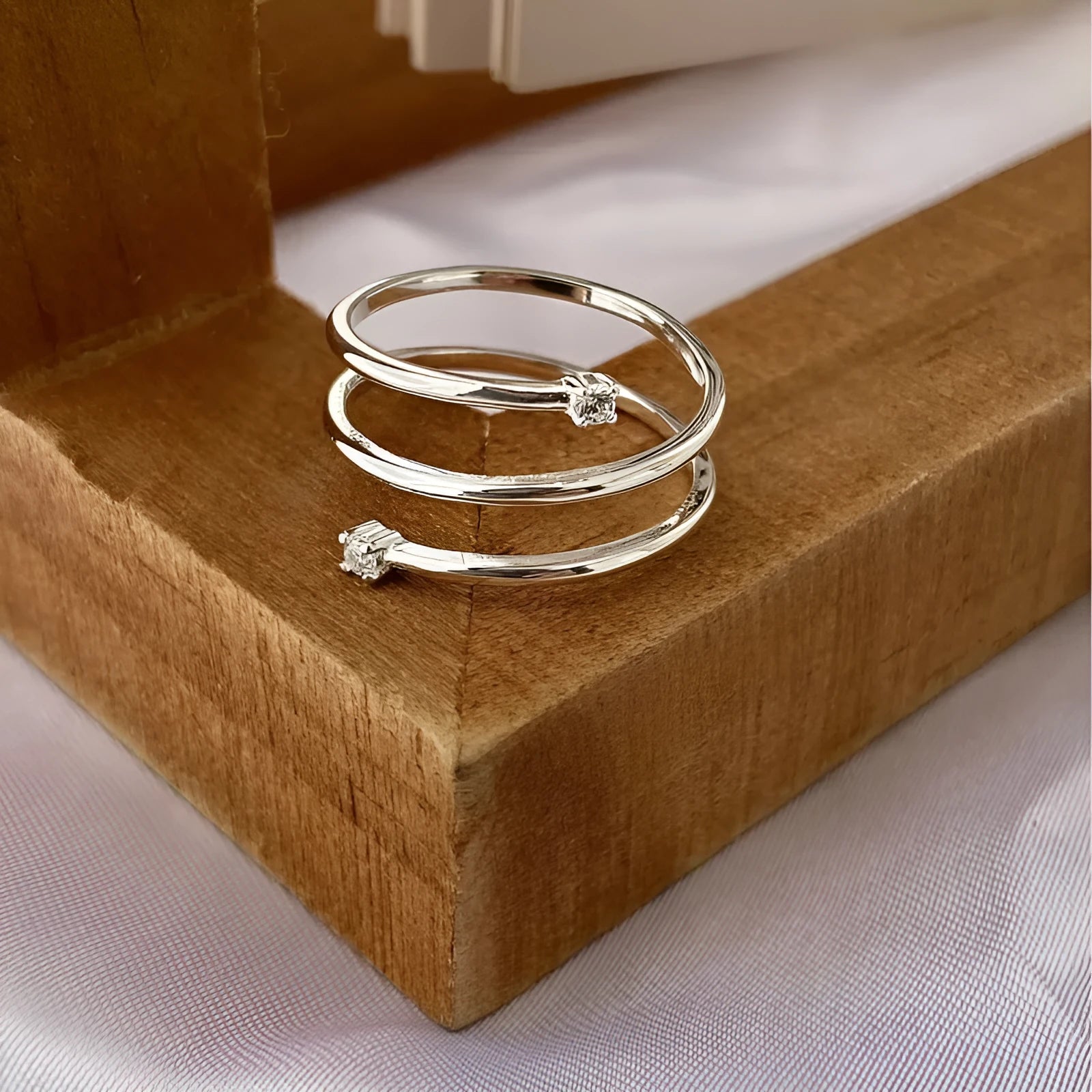 Women's 925 sterling silver geometric ring in plain silver finish