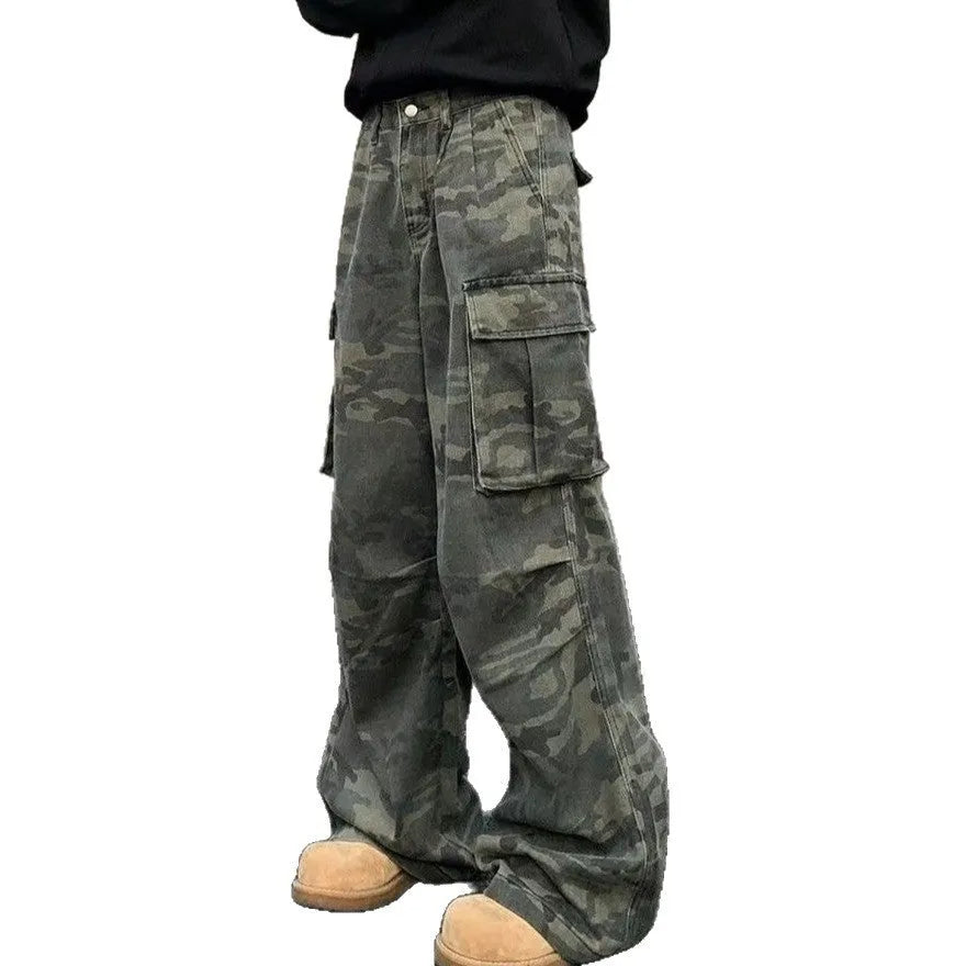 Korean-style camouflage cargo trousers in cotton-blend fabric with multiple pockets.