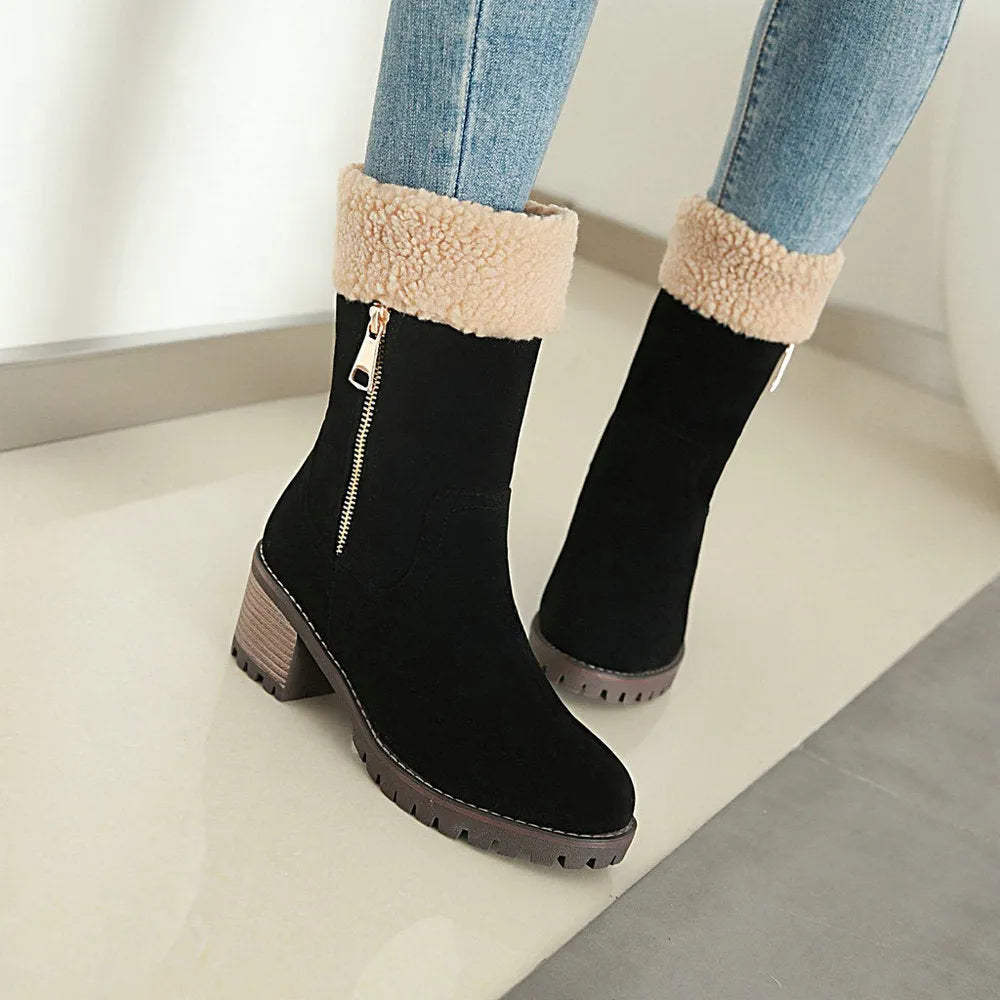 Snow boots with plush lining and rubber soles in black, grey, green, or orange colours