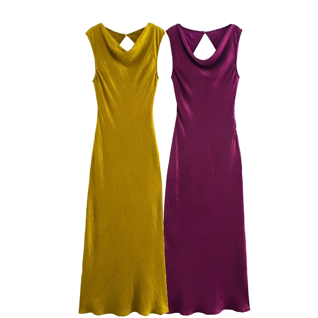 Sleeveless V-neck long dress in solid maroon colour with lace-up waist-tucking detail