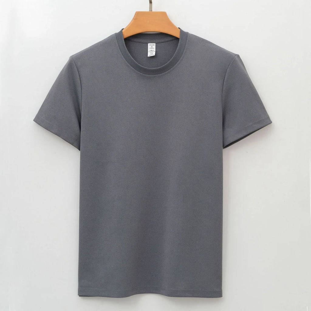 Solid colour short sleeve pullover with regular sleeves and straight cut silhouette