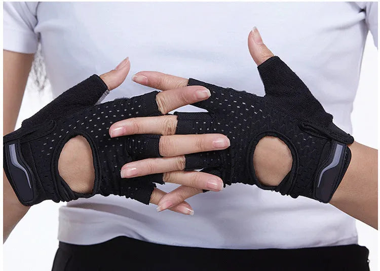 Nylon fitness gloves in black with wristband for dumbbell and horizontal bar exercises