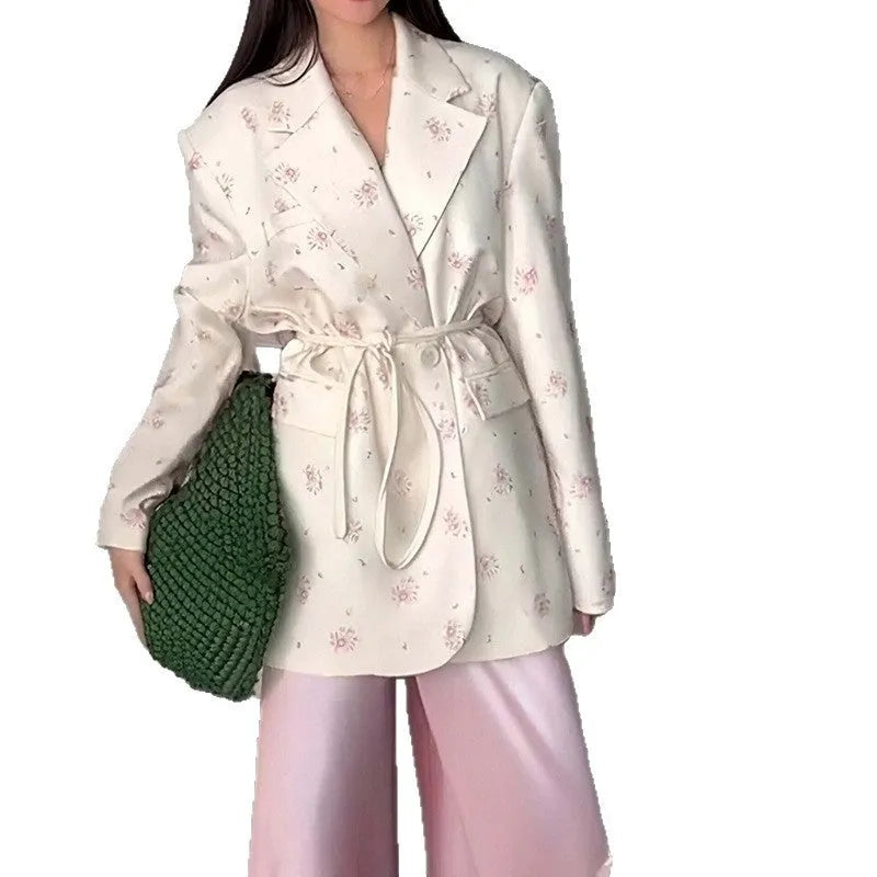 Women's collar suit jacket with lace-up adjustable waist in apricot colour