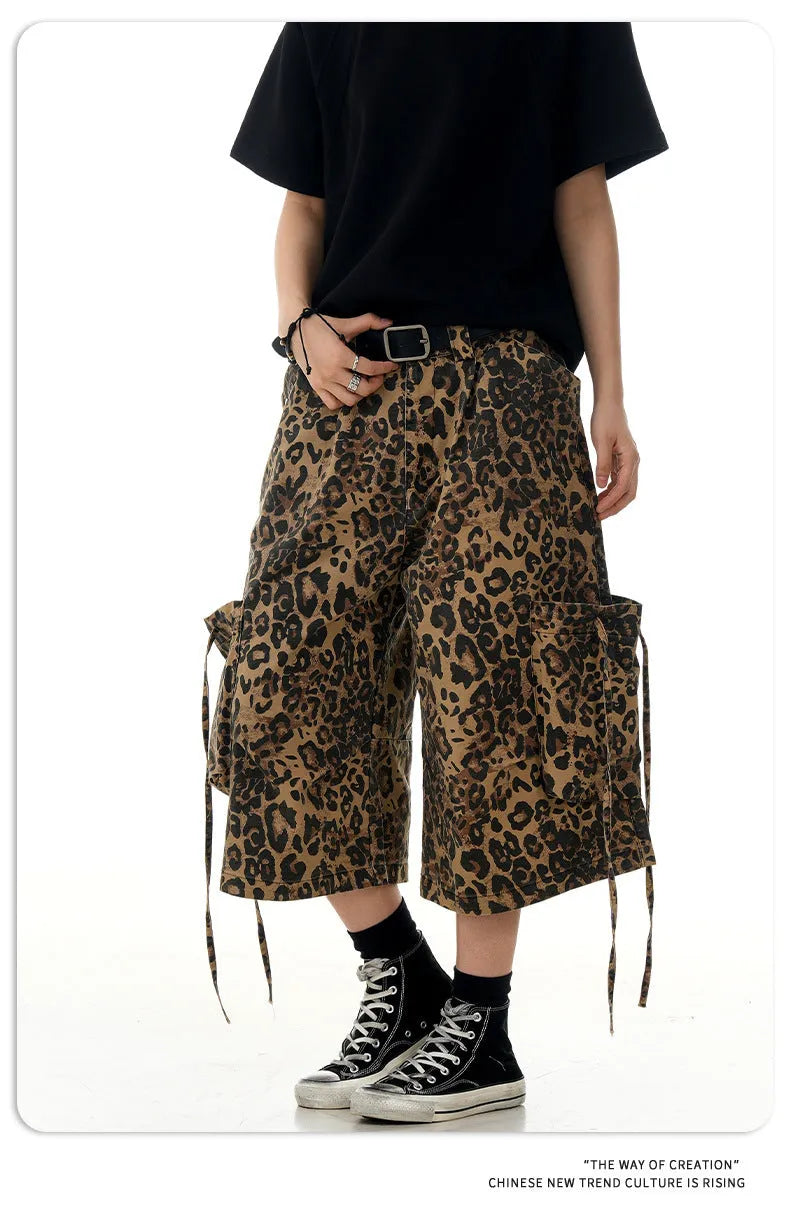 Leopard print cotton cropped pants with high waist and loose straight fit