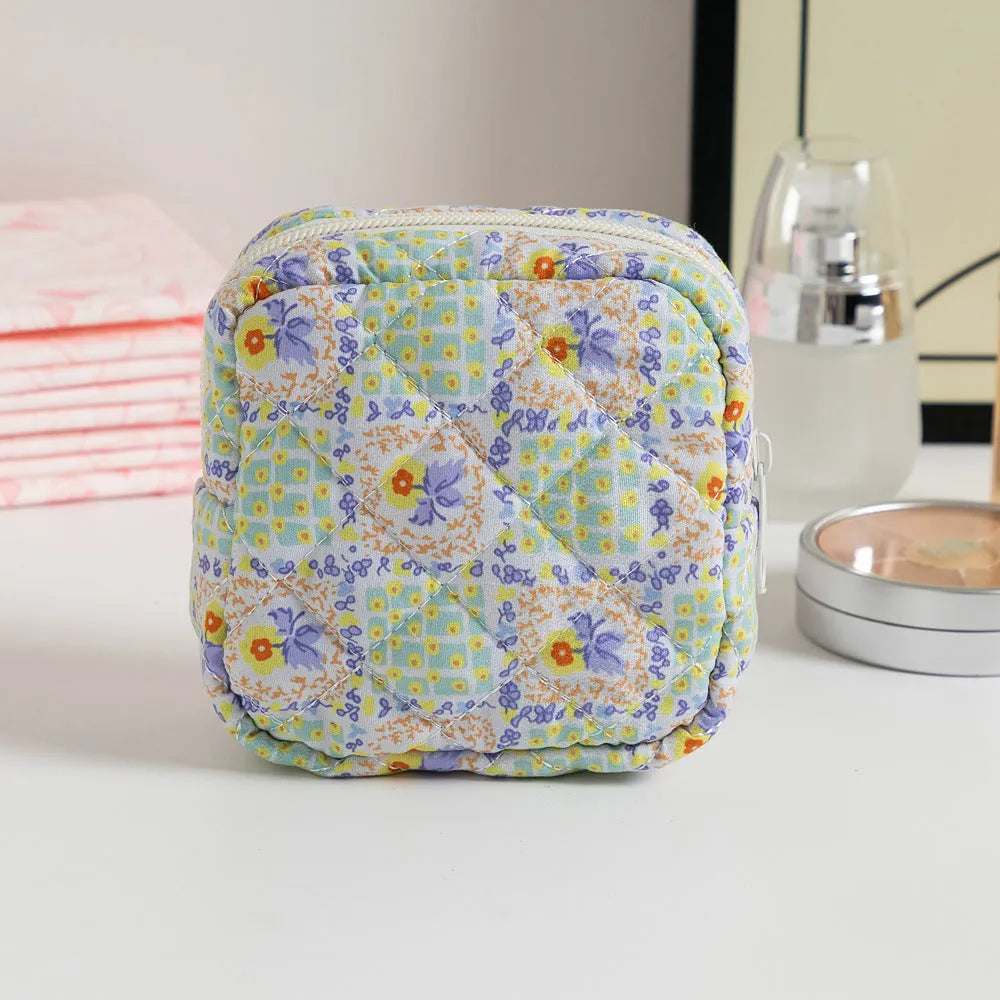 Cute Change women's polyester key storage bag in a floral pattern with sewing thread detail.