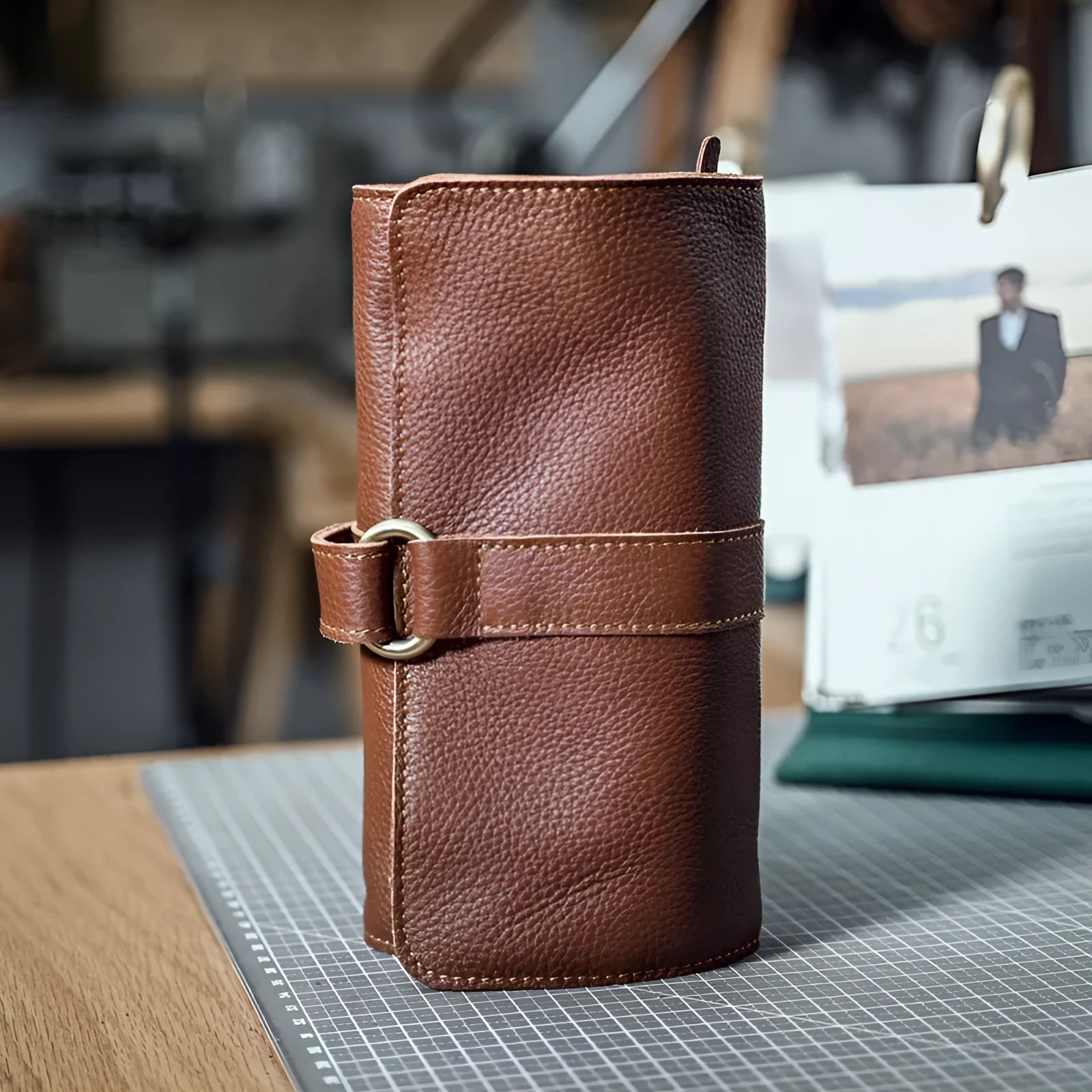 Handmade vintage leather wallet in black or dark brown with tape closure, dimensions 20x10x4cm