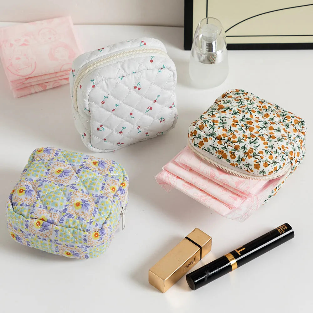 Cute Change women's polyester key storage bag in a floral pattern with sewing thread detail.