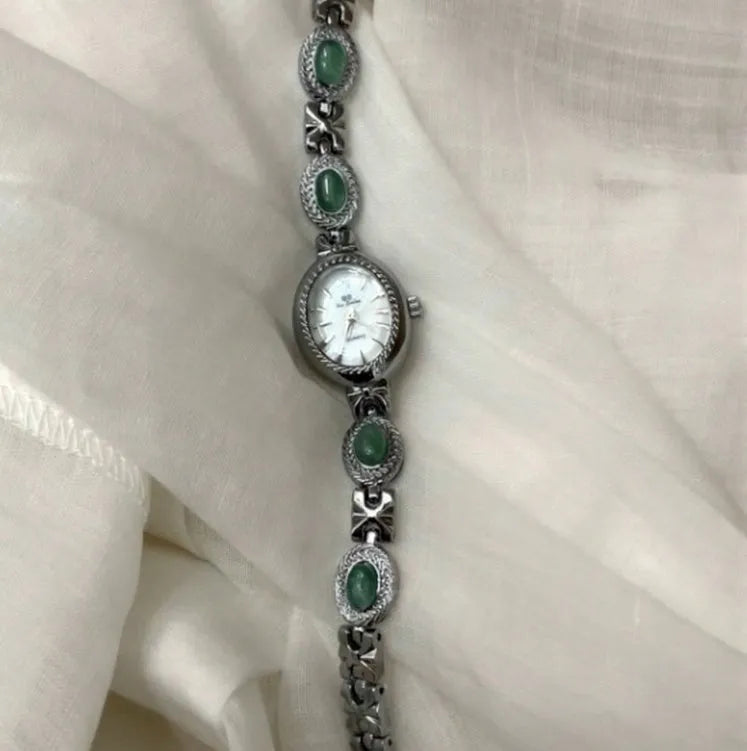Ladies quartz watch with green jade silver finish and white dial face