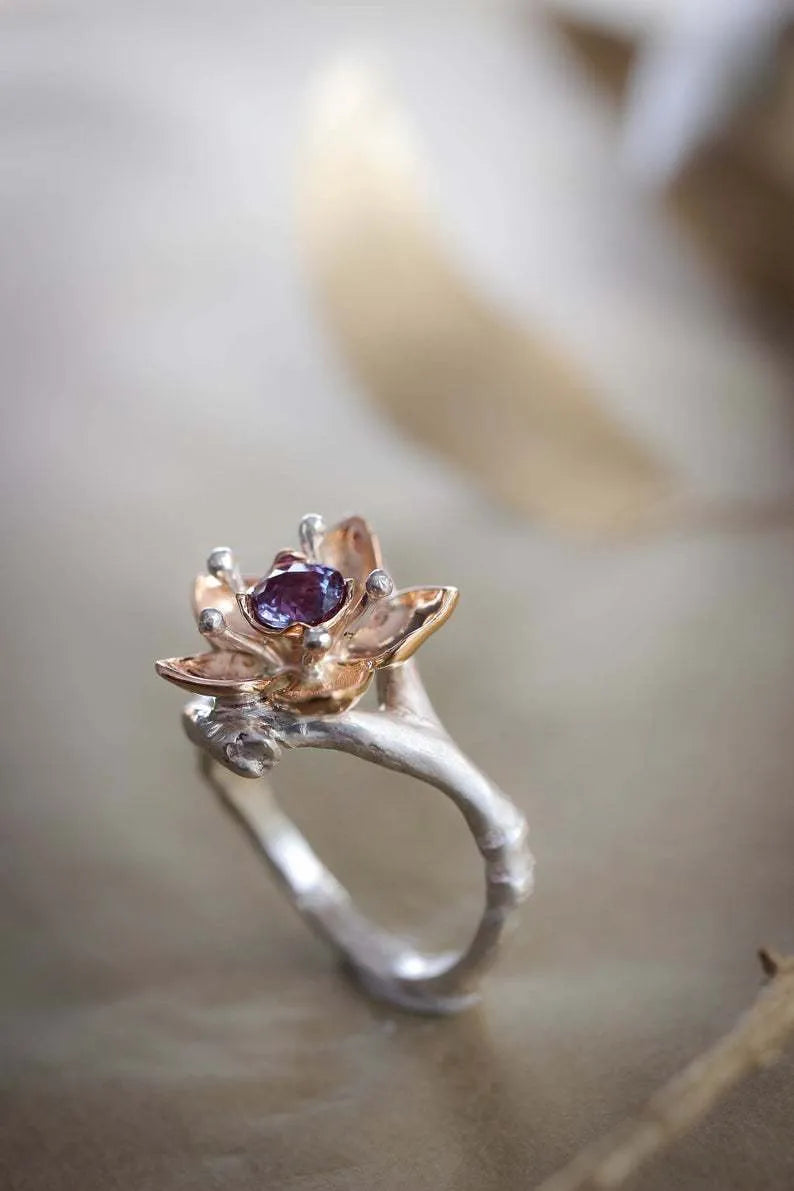 Silver two-tone floral pattern women's alloy fashion ring on a geometric band.