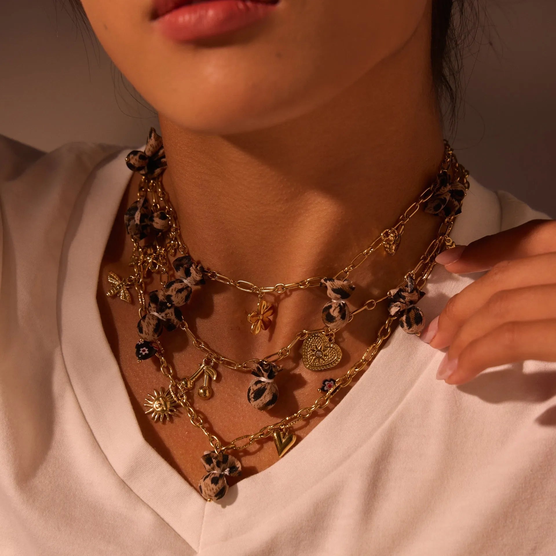 Women's stainless steel necklace with leopard pendant and love heart flowers design