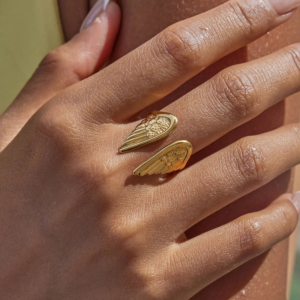 Stainless steel wings ring with opening adjustment in silver and gold colour finishes