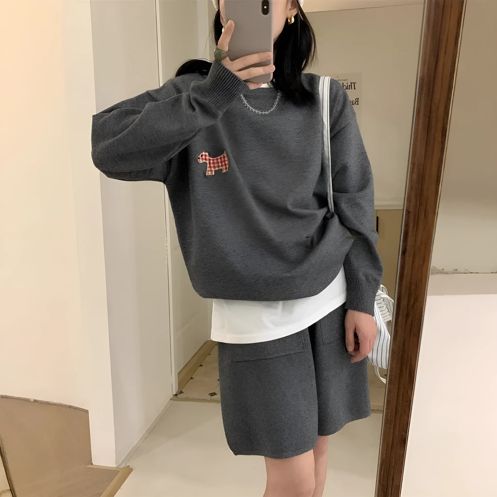 Women's knitted sweater and shorts suit with animal embroidery in imitation cashmere fabric