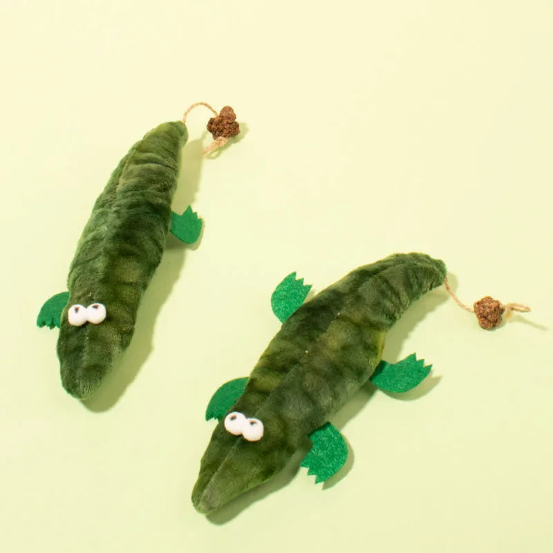 Green plush alligator cat toy measuring 50 cm with catnip and peppermint scent