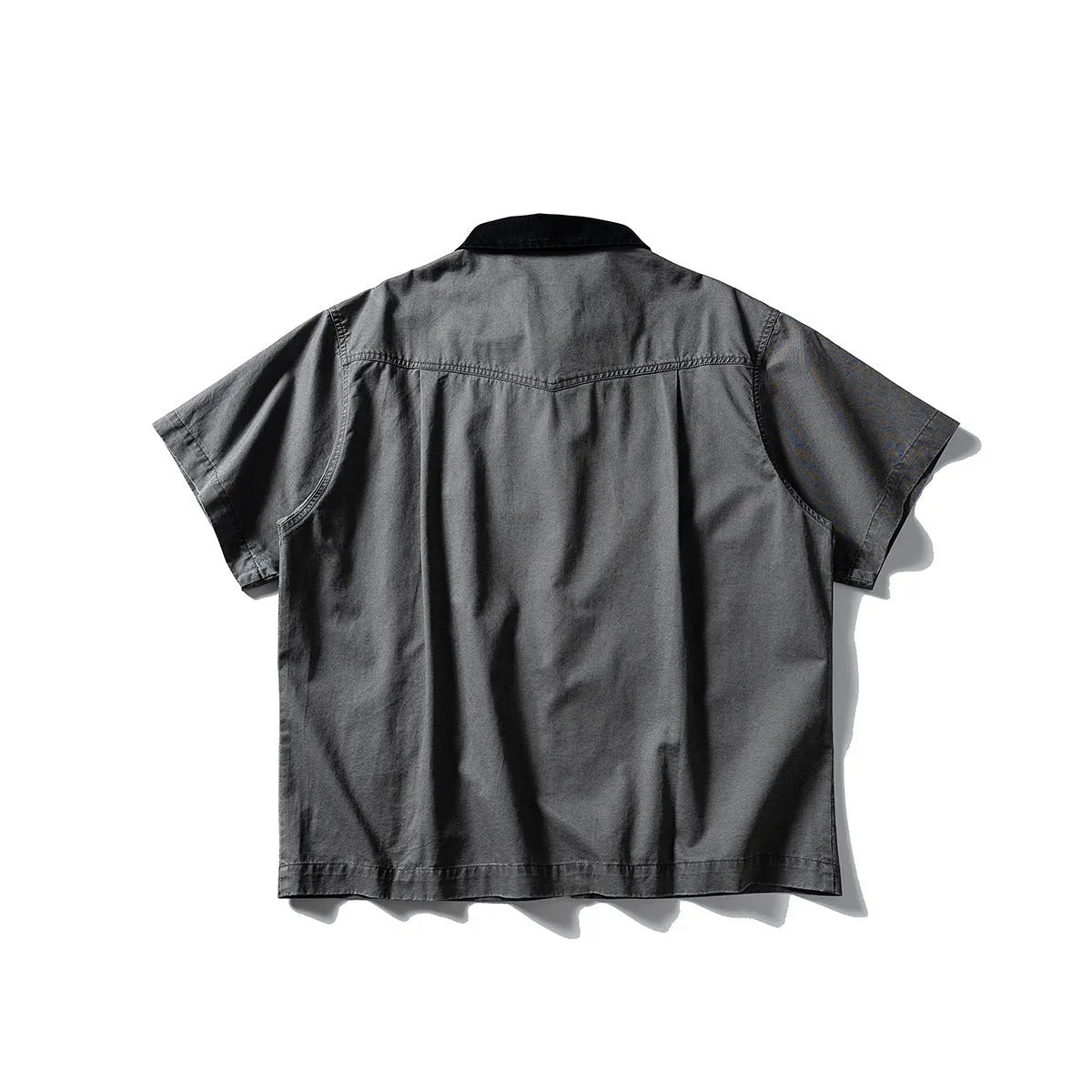Grey short sleeve overalls shirt with loose fit and cotton fabric
