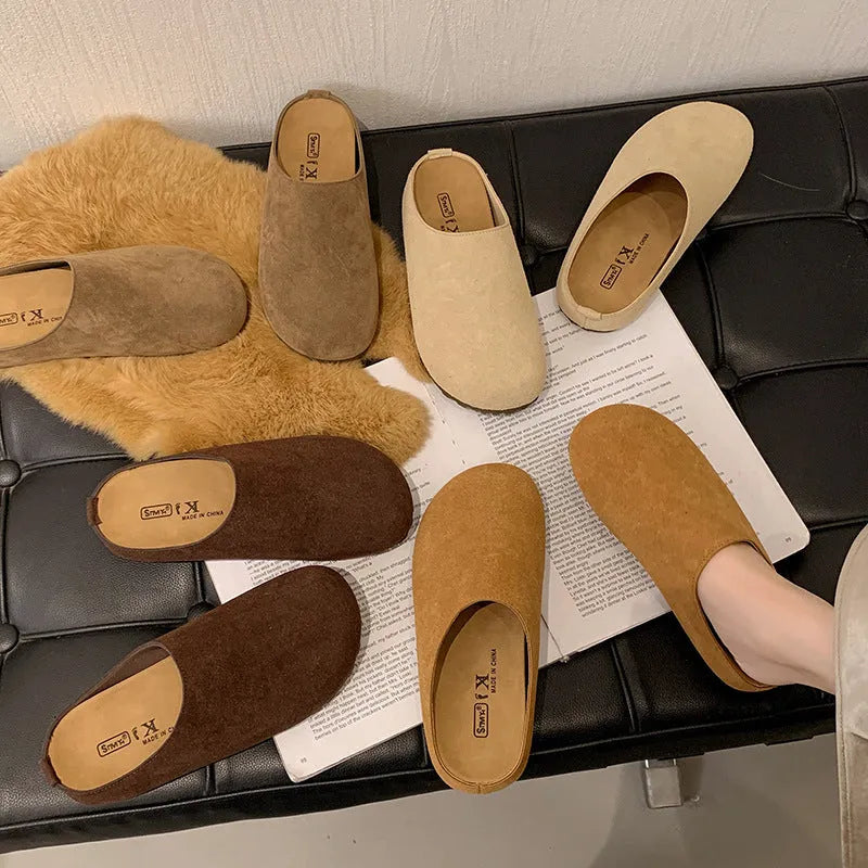 Flat outdoor slip-on slippers with square toe in apricot colour on a plain background.