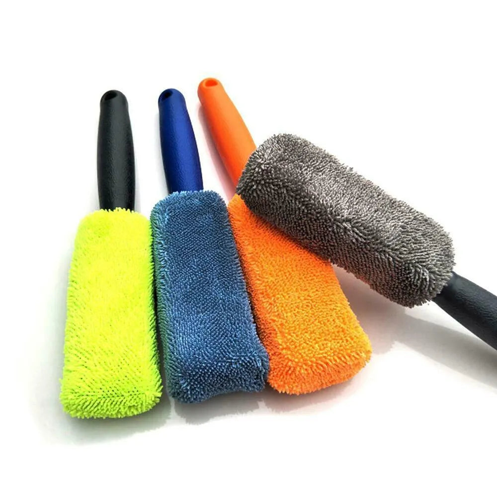 Microfiber long handle tire brush with blue head, 27 x 5 cm, for car wheel cleaning