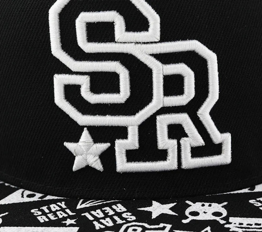 Cotton baseball cap with adjustable strap in black and white colour options