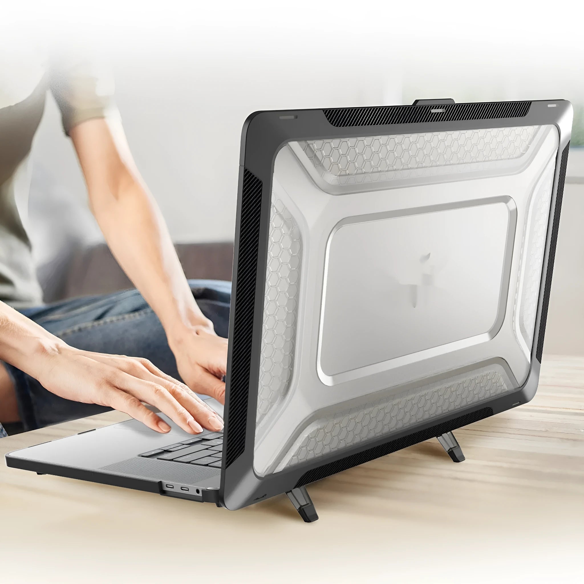 MacBook protective shell case in cold black, starry sky grey, elegant apricot, and sapphire blue colours for Air and Pro models.